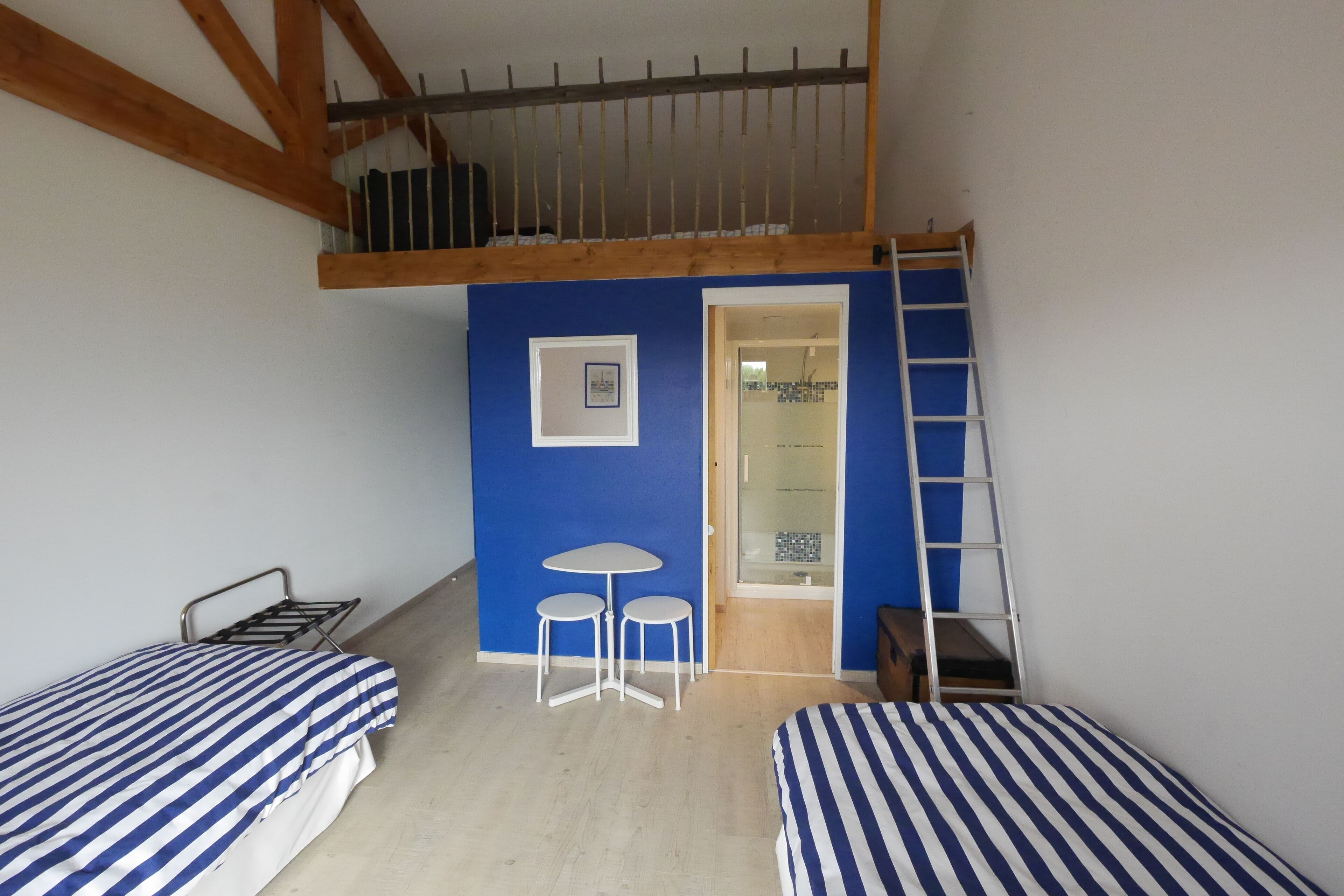 클래식 더블룸, 발코니, 정원 전망 | 여행용 아기침대, 무료 WiFi, 침대 시트