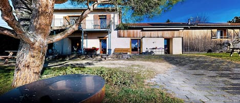 House, Balcony, Garden View | Travel crib, free WiFi, bed sheets