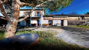 独立别墅, 阳台, 花园景观 | 旅行婴儿床、免费 WiFi、床单