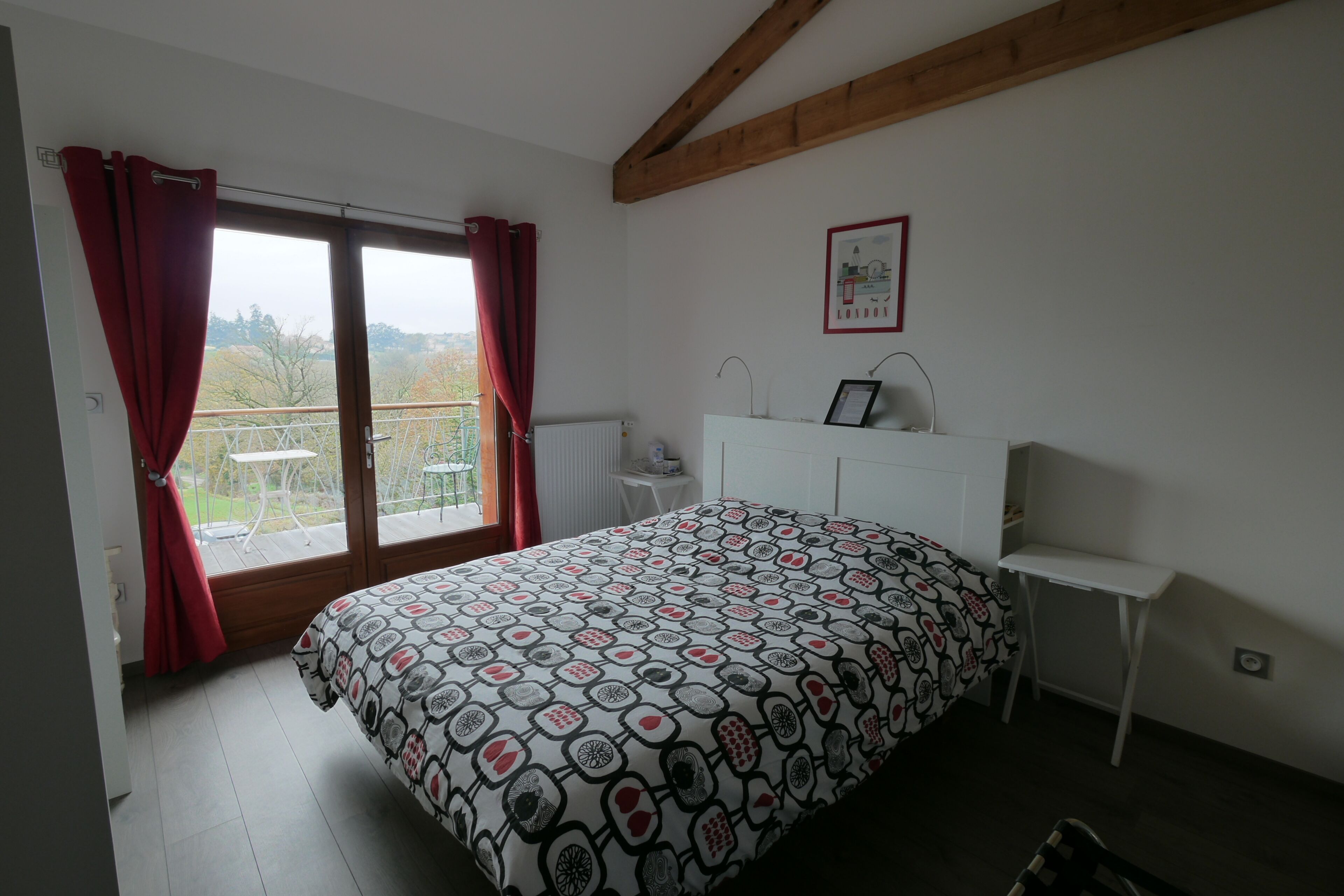 컴포트 더블룸, 발코니, 정원 전망 | 여행용 아기침대, 무료 WiFi, 침대 시트