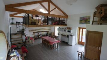 Maison, balcon, vue jardin | Coin séjour