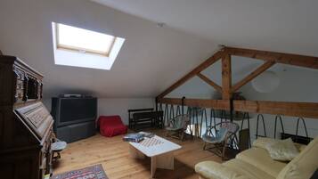 Maison, balcon, vue jardin | Coin séjour