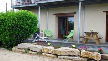 Huis, terras, uitzicht op tuin | Terras