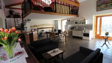 House, Balcony, Garden View | Private kitchen | Coffee/tea maker, electric kettle, eco-friendly cleaning products