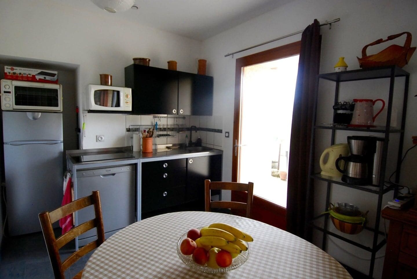 Casa familiar, patio, vistas al jardín | Cocina privada | Cafetera o tetera, hervidor eléctrico y productos de limpieza ecológicos