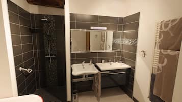 Family House, Patio, Garden View | Bathroom