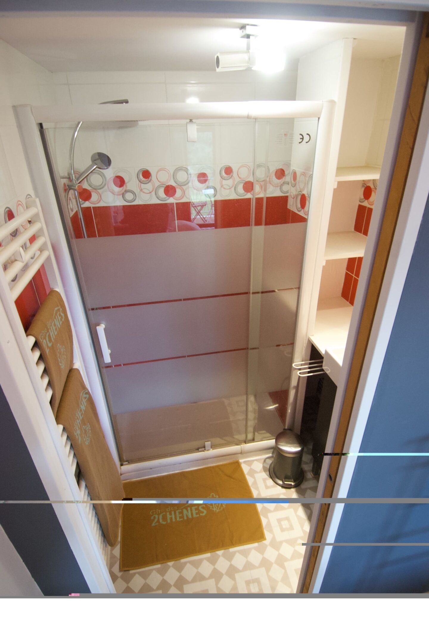 Chambre Confort double, balcon, vue sur le jardin | Salle de bain