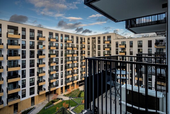 經典公寓, 露台 | 陽台