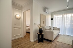 經典公寓, 露台 | 客廳 | 36 吋智能電視連衛星電視頻道