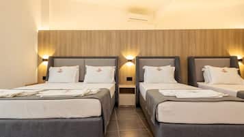 Quarto quádruplo família, sacada | Escrivaninha, Wi-Fi de cortesia