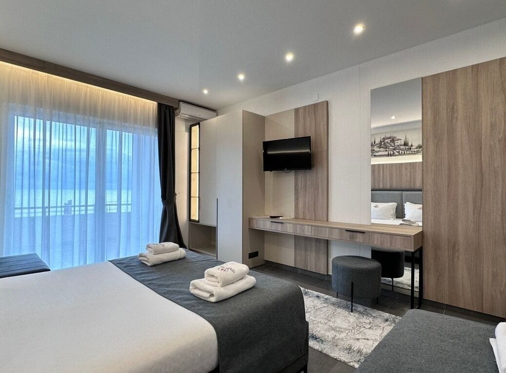 Premium bedding, desk, blackout drapes, soundproofing