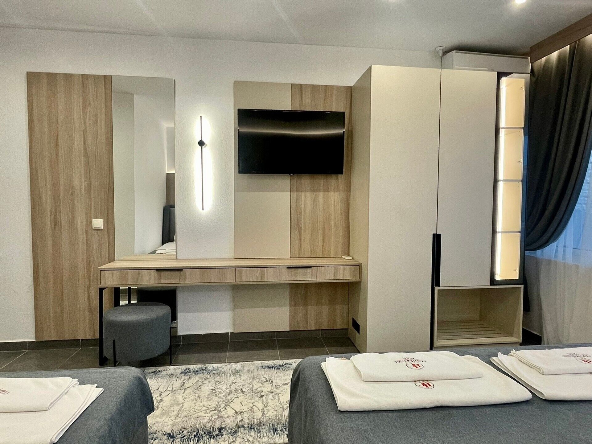Premium bedding, desk, blackout drapes, soundproofing