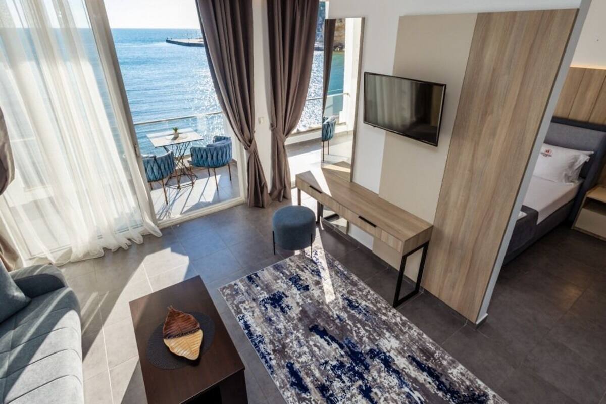 Deluxe Studio, Balcony, Sea View | Desk, free WiFi