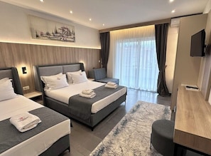 Ropa de cama de alta calidad, escritorio y cortinas blackout 
