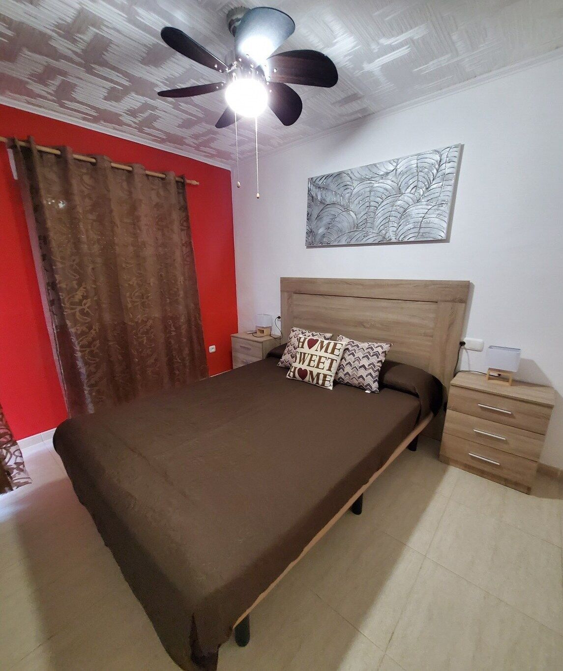 Travel cot, free WiFi