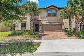 Exterior - Epic 9BR LOTR Home w/ Private Pool, Theater, Games (Kissimmee)