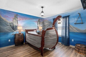 9 bedrooms, iron/ironing board, travel cot, free WiFi - Epic 9BR LOTR Home w/ Private Pool, Theater, Games (Kissimmee)