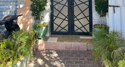 Modern apartment in the heart of Marrakech, 9 min from airport -with Wi-Fi & A/C