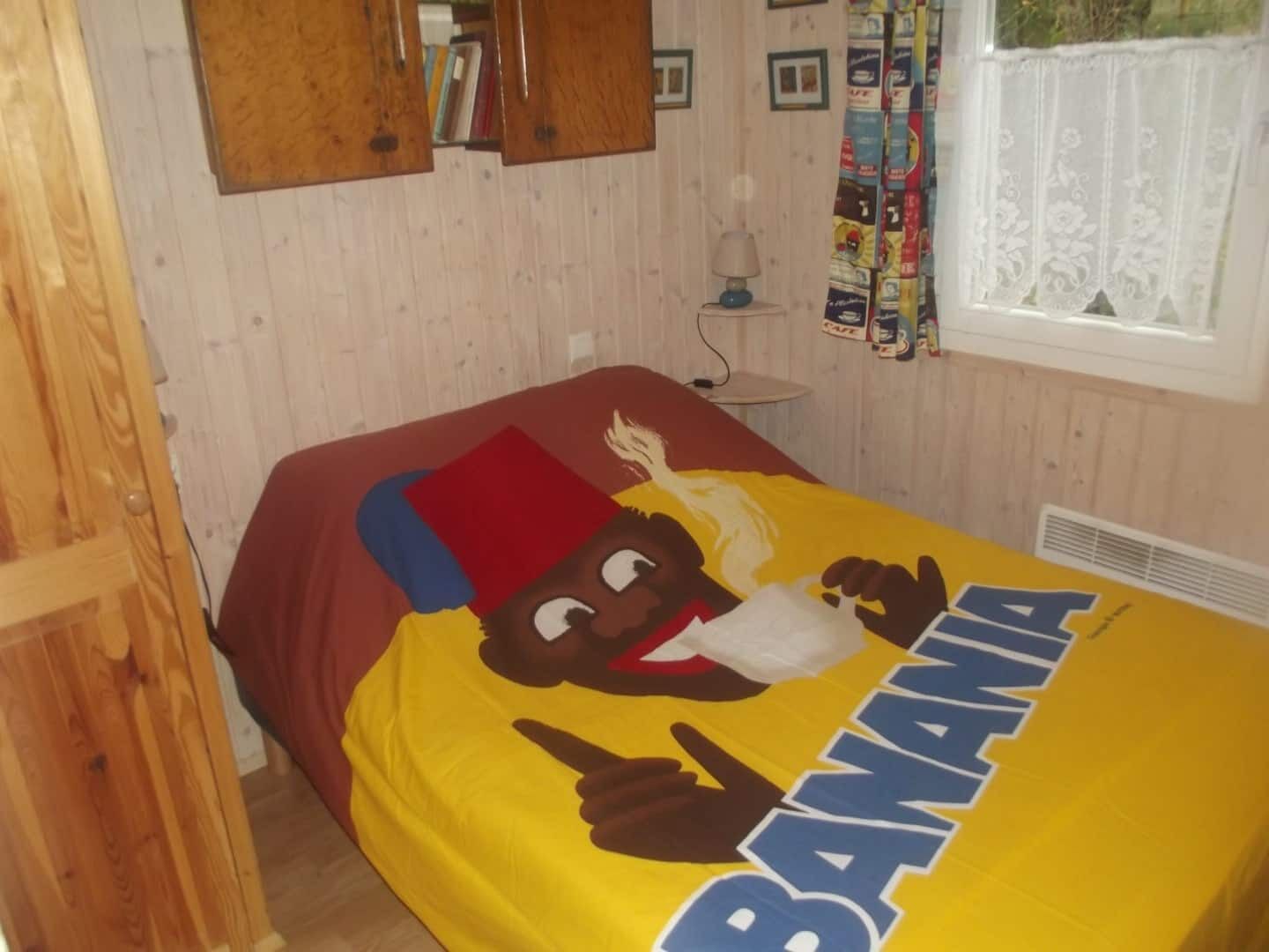 Stuga - utsikt mot trädgården | Ljudisolering och gratis wi-fi