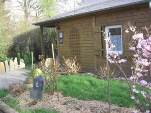 Classic Cottage, Garden View | Terrace/patio