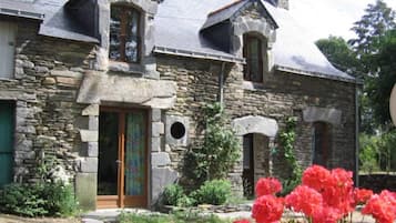 Comfort Cottage, Garden View | Terrace/patio