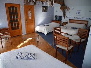 Comfort Room, Garden View | Soundproofing, free WiFi - Chambres d'hôtes et gîtes le CLOS DU TAY (La Gacilly)