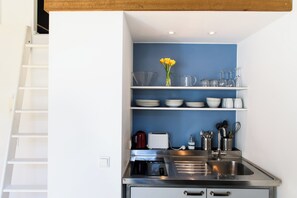 Kühlschrank, Herdplatte, Wasserkocher, Toaster