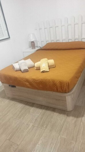 2 chambres, fer et planche à repasser, lit parapluie, Wi-Fi gratuit