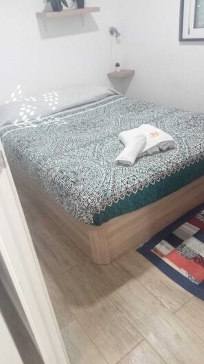 2 slaapkamers, een strijkplank/strijkijzer, reisbedje, gratis wifi