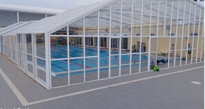 Indoor pool, outdoor pool - 2-bedr. house in camping site-Parque Verde near Arrábida and Sesimbra (Fernão Ferro)