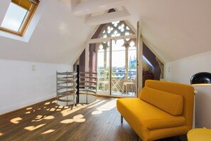 Smart TV, stereo - Maisonette with neo-Gothic loggia and cathedral view (Köln)