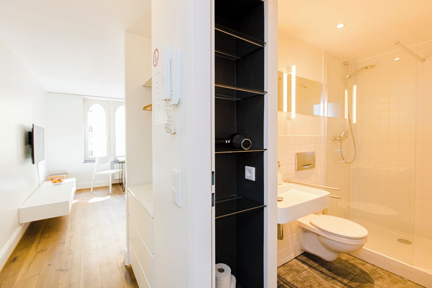 Haartrockner, Handtücher, Seife, Shampoo