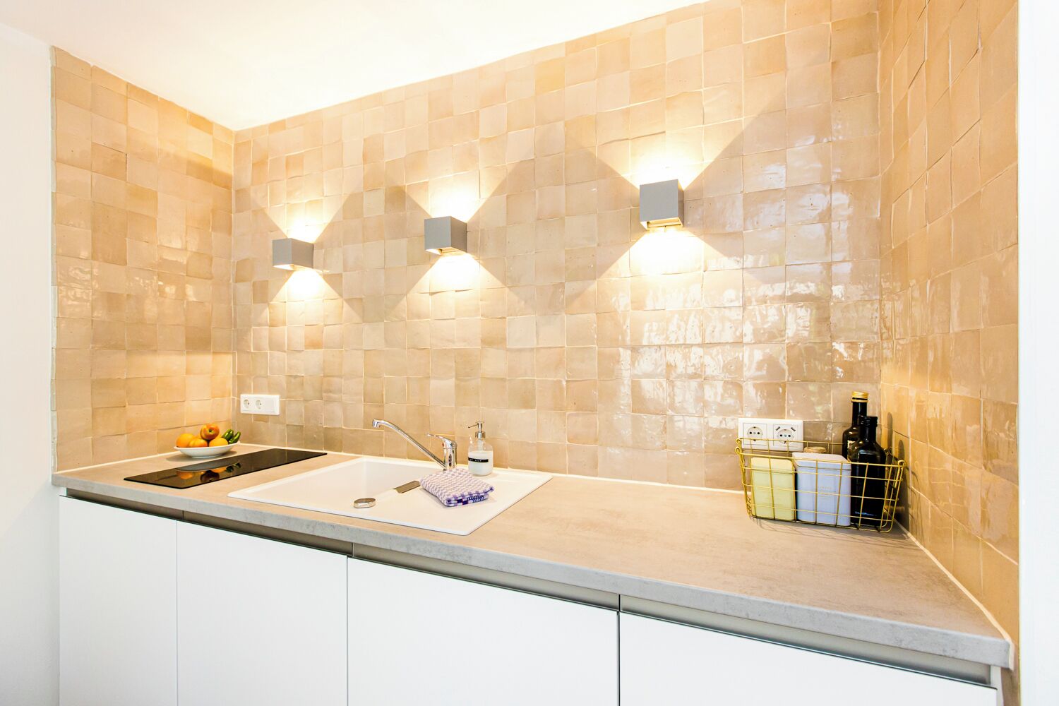 Kühlschrank, Herdplatte, Wasserkocher, Toaster