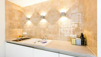 Fridge, stovetop, electric kettle, toaster