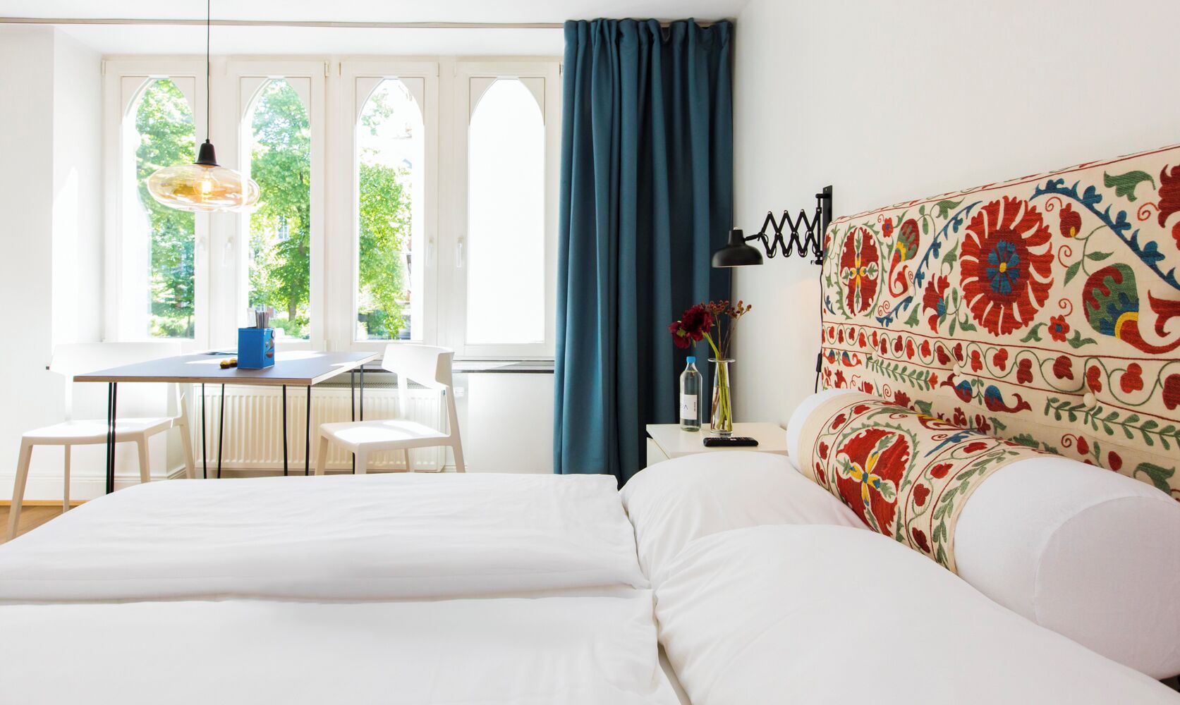 Zimmersafe, Schreibtisch, Bügeleisen/Bügelbrett, Reisekinderbett