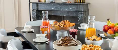 朝食 (郷土料理)、毎日提供 (有料)