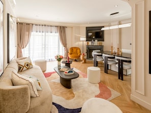 Apartamento | Área de estar | TV de plasma, Netflix, serviços de streaming, escritórios