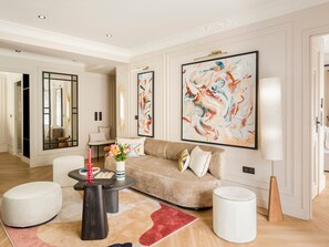 公寓 | 起居区 | 43-英寸等离子电视（配备有线频道）、Netflix、流媒体服务