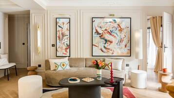 Apartment | Living area | 43-inch plasma TV with cable channels, Netflix, streaming services