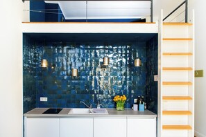 Kühlschrank, Herdplatte, Wasserkocher, Toaster