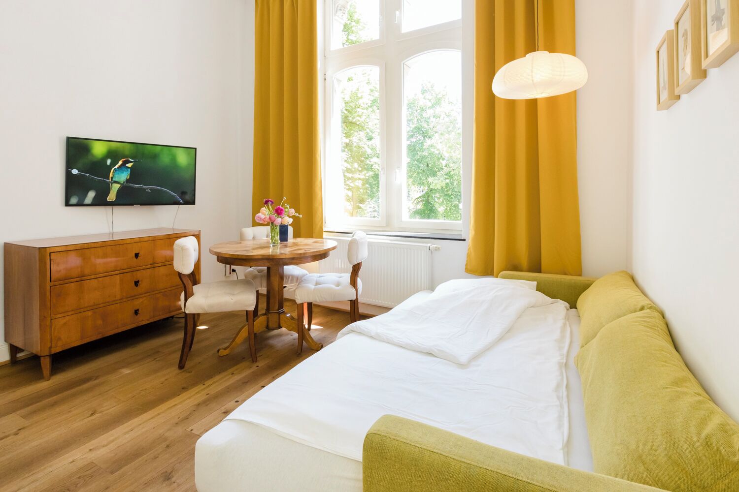 1 Schlafzimmer, Zimmersafe, Schreibtisch, Bügeleisen/Bügelbrett