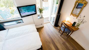 1 bedroom, in-room safe, desk, iron/ironing board