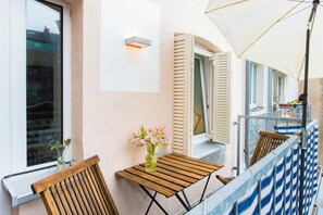 Property grounds - Maisonette with sunny balcony facing the quiet garden courtyard (Köln)