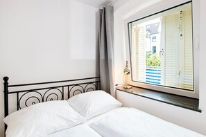 1 bedroom, in-room safe, desk, iron/ironing board