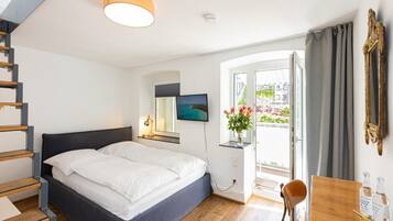 1 bedroom, in-room safe, desk, iron/ironing board