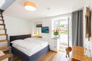 1 bedroom, in-room safe, desk, iron/ironing board