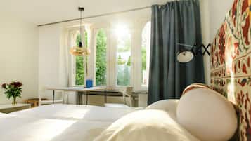 8 bedrooms, in-room safe, desk, iron/ironing board