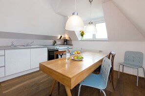 Kühlschrank, Ofen, Herdplatte, Geschirrspüler