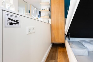 In-room safe, desk, iron/ironing board, free WiFi - Small studio apartment with a view over Cologne (Köln)