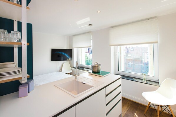 خزنة داخل الغرفة ومكتب ومكواة/لوح كي وواي فاي مجانًا